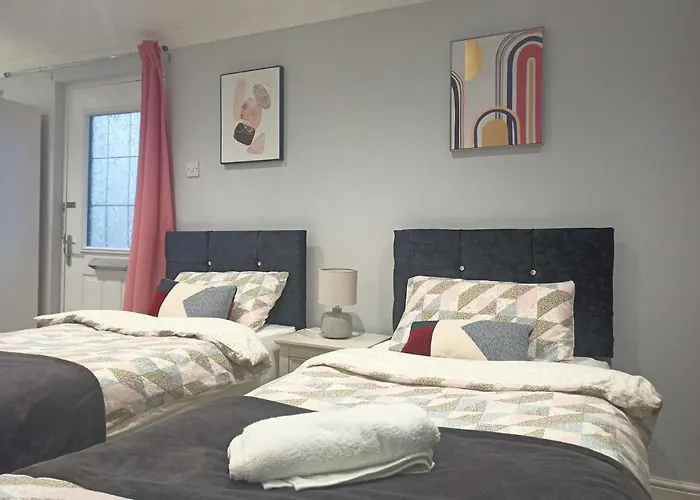 Homey Studio In Newport Perfect For Couples & Travelers