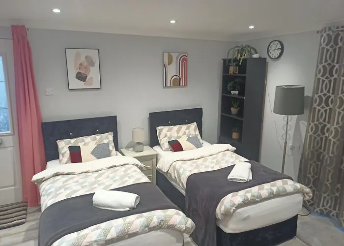 Homey Studio In Newport Perfect For Couples & Travelers