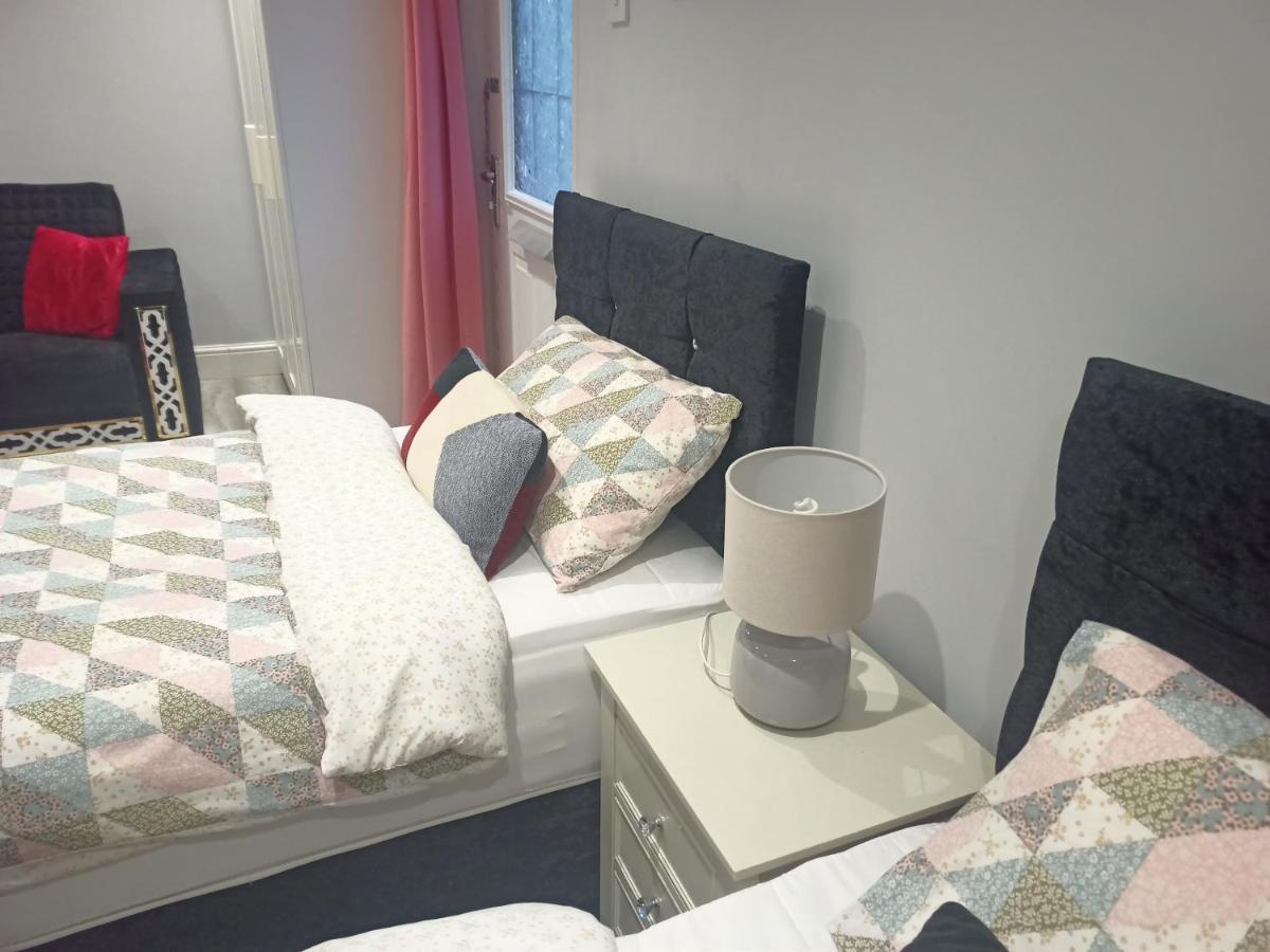 Homey In Perfect For Couples & Travelers *