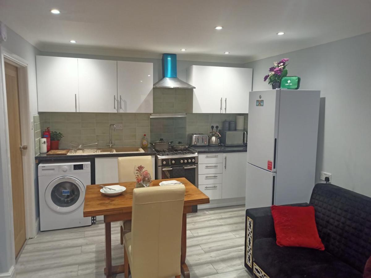 Homey In Perfect For Couples & Travelers Apartment