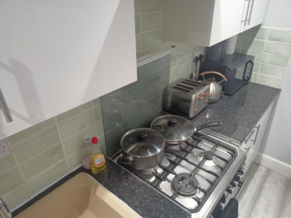 Homey In Perfect For Couples & Travelers * Newport (Gwent)