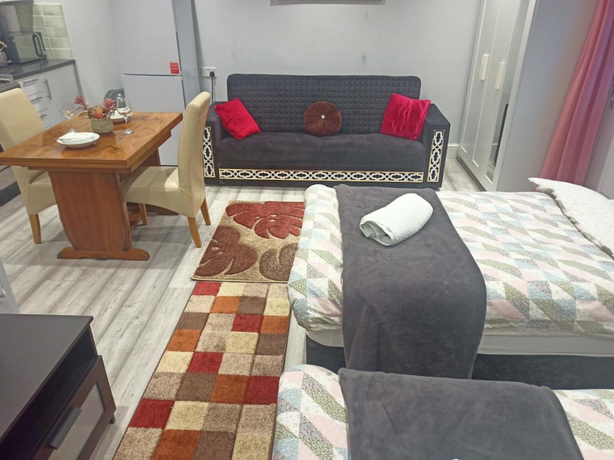 Homey In Perfect For Couples & Travelers Apartment *