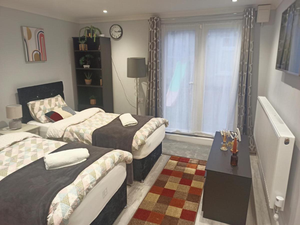Homey In Perfect For Couples & Travelers * Newport (Gwent)