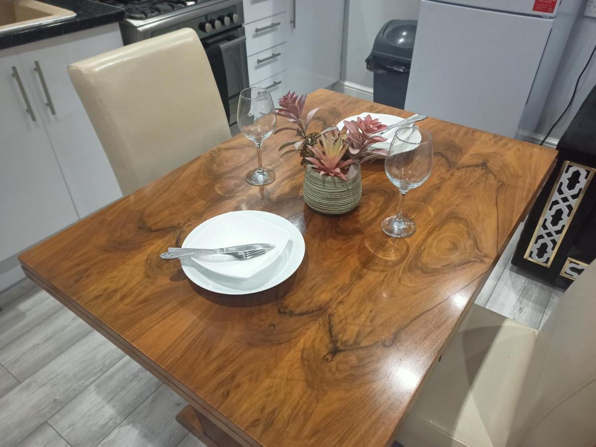 Homey In Perfect For Couples & Travelers