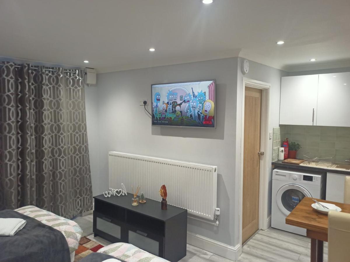 Apartment Homey In Perfect For Couples & Travelers