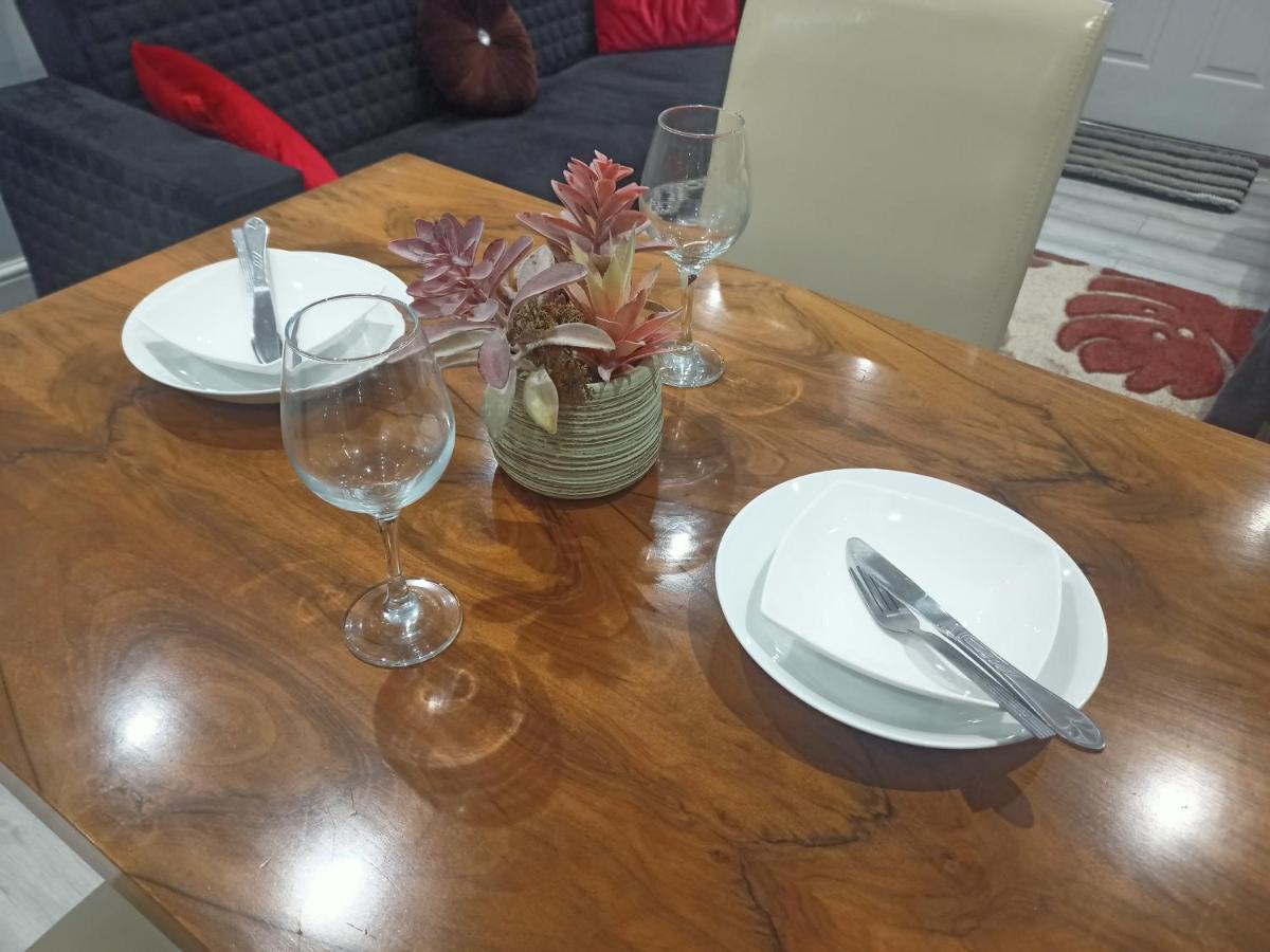 Homey In Perfect For Couples & Travelers Apartment