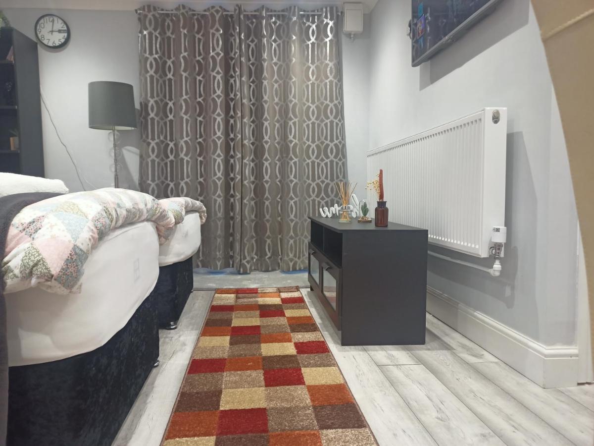Homey In Perfect For Couples & Travelers