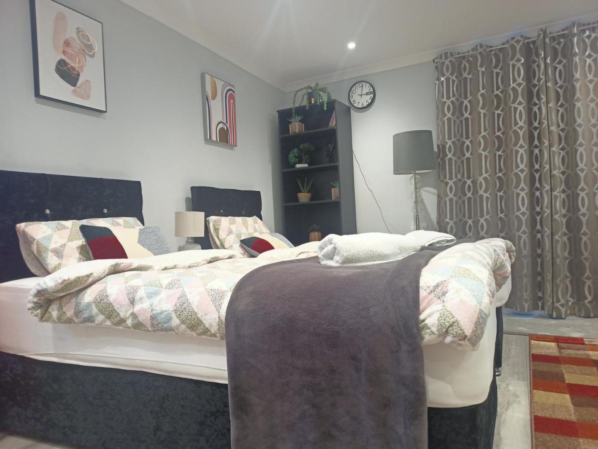 Apartment Homey In Perfect For Couples & Travelers Newport (Gwent)