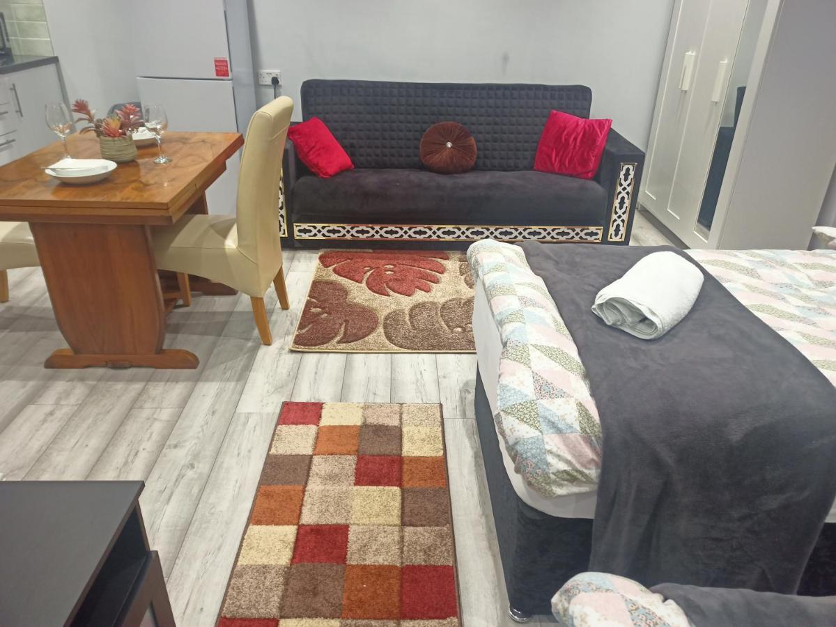 Homey In Perfect For Couples & Travelers