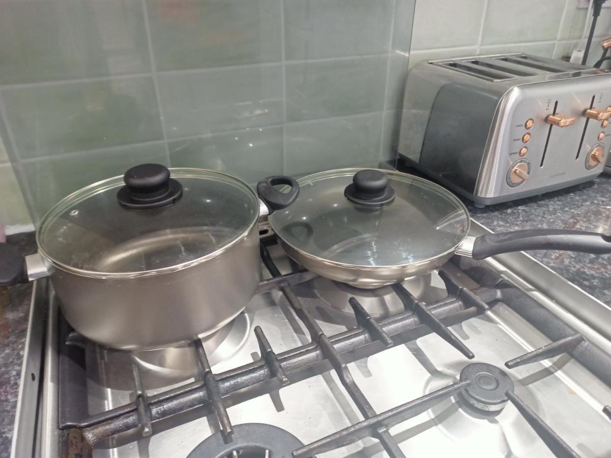 Homey In Perfect For Couples & Travelers Apartment *