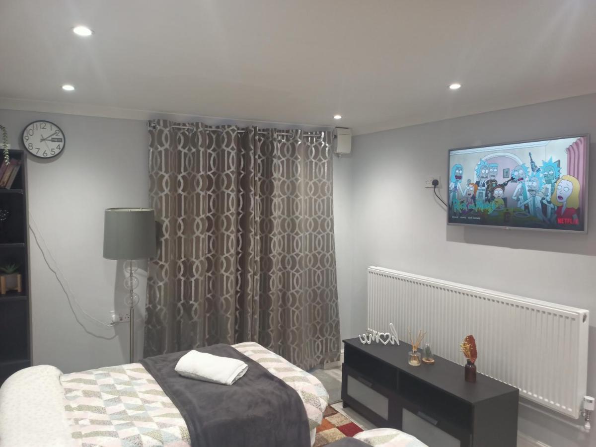 Apartment Homey In Perfect For Couples & Travelers *
