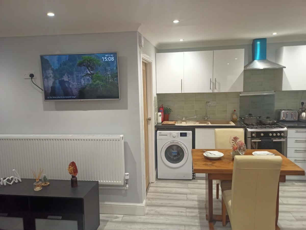 Apartment Homey In Perfect For Couples & Travelers Newport (Gwent)