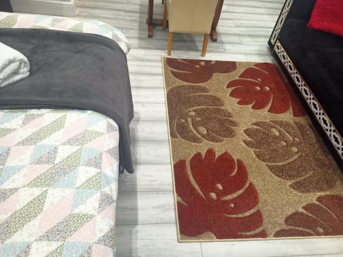 Apartment Homey In Perfect For Couples & Travelers