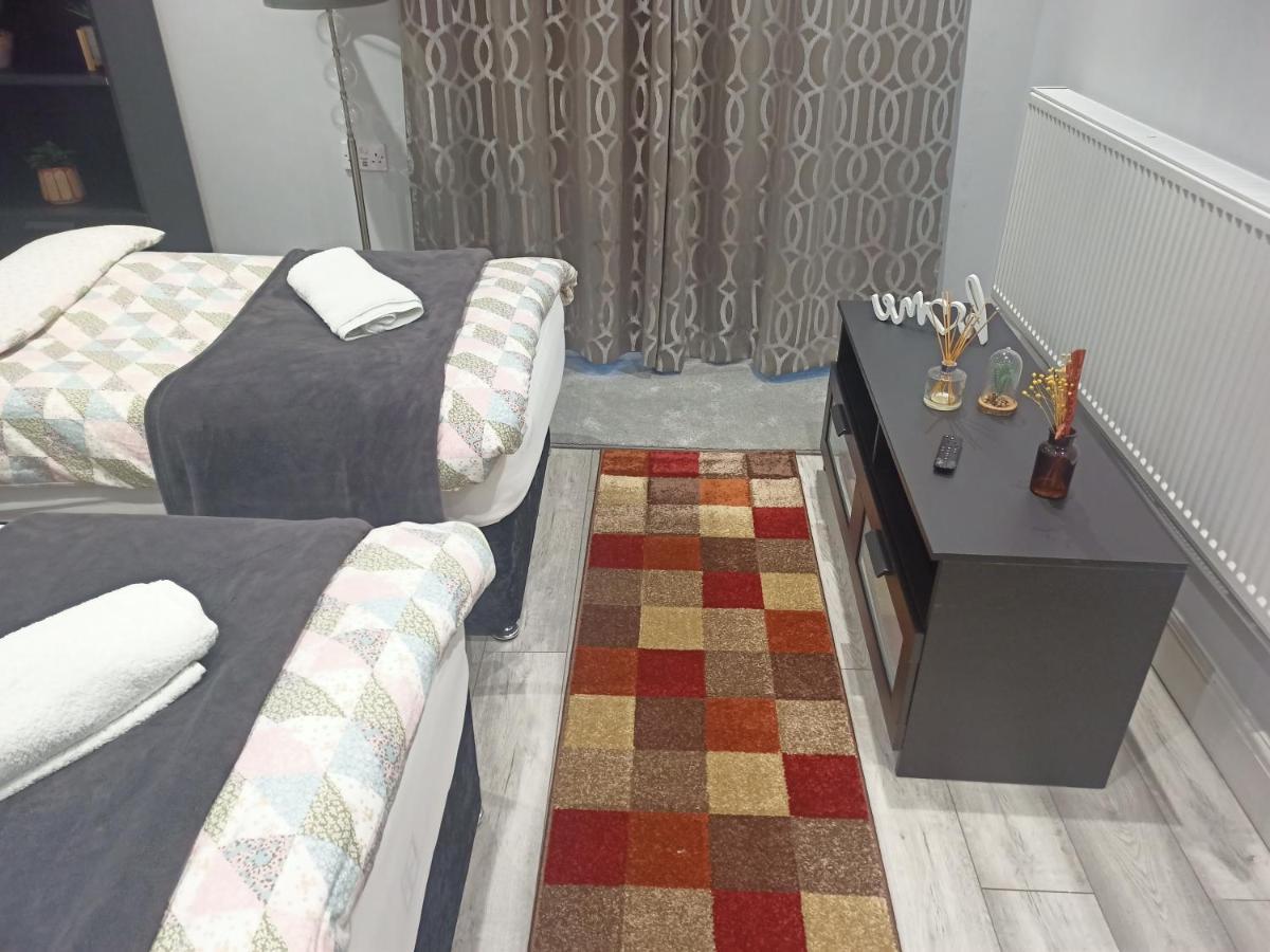 Apartment Homey In Perfect For Couples & Travelers *