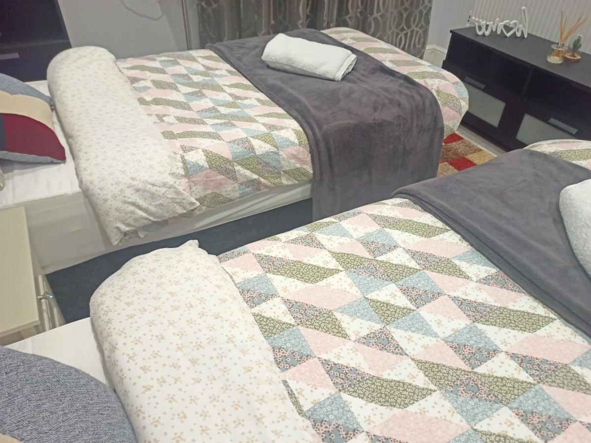 Homey In Perfect For Couples & Travelers Appartamento *